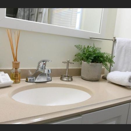 Great 2 Bedroom Condo,Free Parking,Easy Commute. 欧文顿 外观 照片