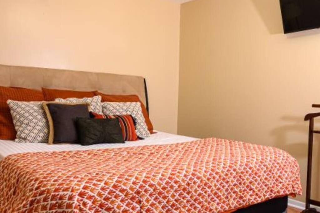 Great 2 Bedroom Condo,Free Parking,Easy Commute. 欧文顿 外观 照片