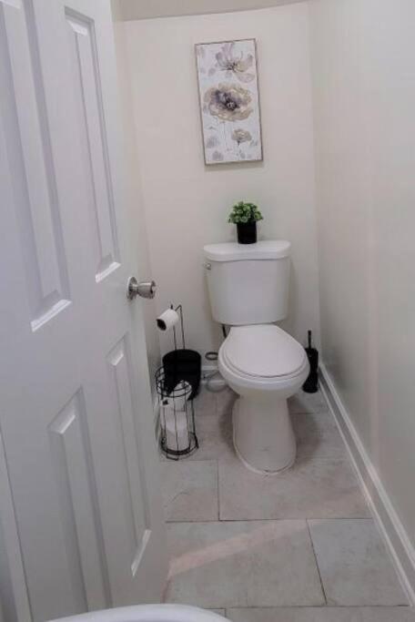 Great 2 Bedroom Condo,Free Parking,Easy Commute. 欧文顿 外观 照片