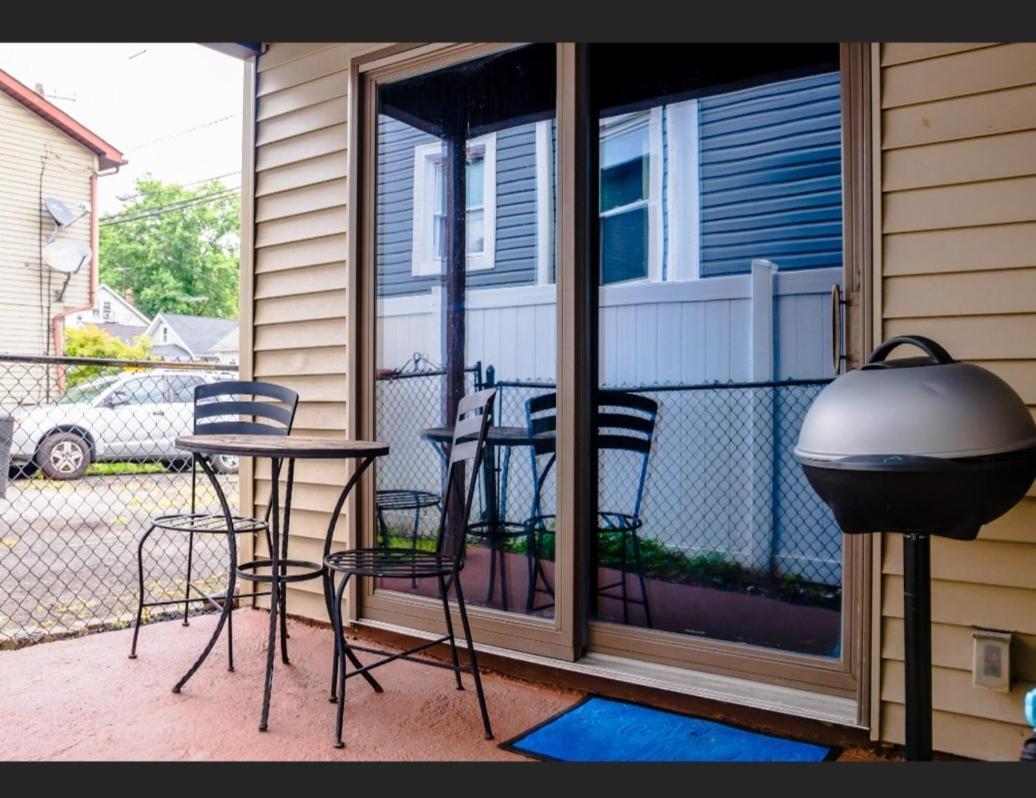 Great 2 Bedroom Condo,Free Parking,Easy Commute. 欧文顿 外观 照片
