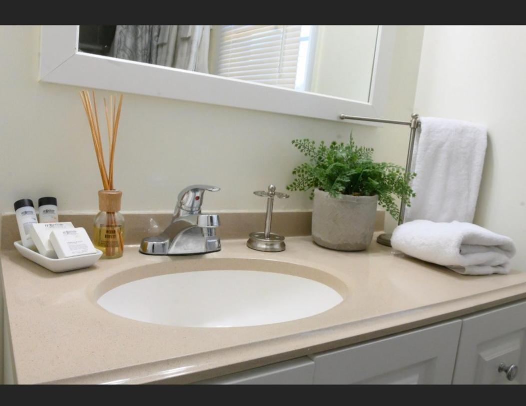 Great 2 Bedroom Condo,Free Parking,Easy Commute. 欧文顿 外观 照片